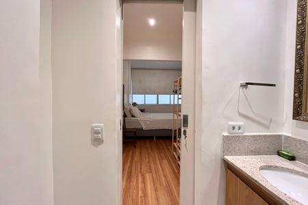 Banheiro da suíte  de apartamento para alugar com 1 quarto, 69m² em Copacabana, Rio de Janeiro