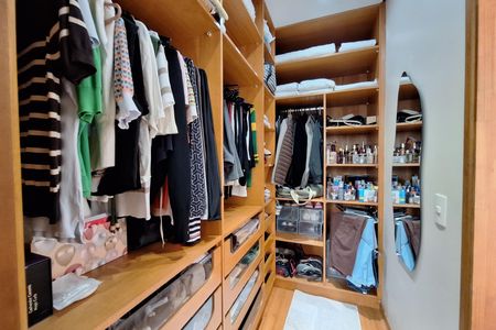 Casa à venda com 156m², 3 quartos e 2 vagas Casa à venda com 156m², 3 quartos e 2 vagasCloset da suíte