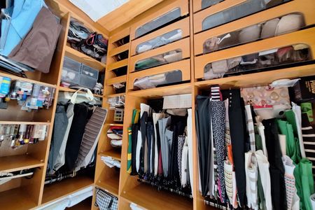 Casa à venda com 156m², 3 quartos e 2 vagas Casa à venda com 156m², 3 quartos e 2 vagasCloset da suíte