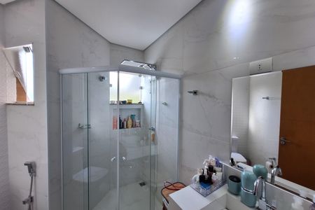 Casa à venda com 156m², 3 quartos e 2 vagas Casa à venda com 156m², 3 quartos e 2 vagasBanheiro da Suíte