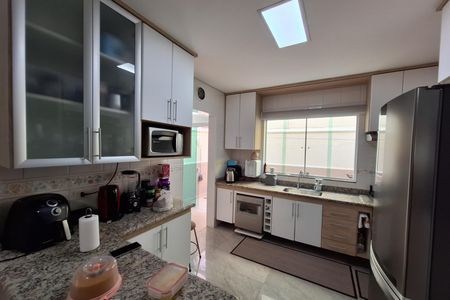 Casa à venda com 156m², 3 quartos e 2 vagas Casa à venda com 156m², 3 quartos e 2 vagasCozinha