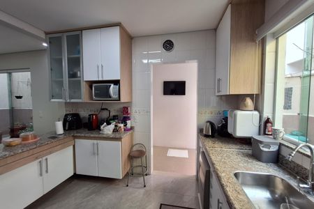 Casa à venda com 156m², 3 quartos e 2 vagas Casa à venda com 156m², 3 quartos e 2 vagasCozinha