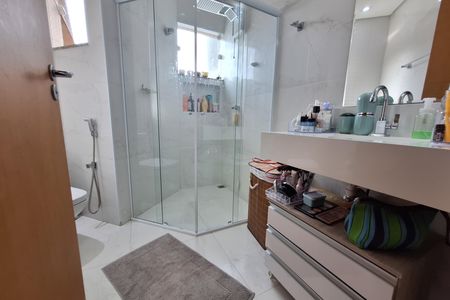 Banheiro da Suíte de casa à venda com 3 quartos, 156m² em Vila Scarpelli, Santo André