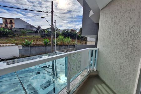 Casa à venda com 156m², 3 quartos e 2 vagas Casa à venda com 156m², 3 quartos e 2 vagasVaranda