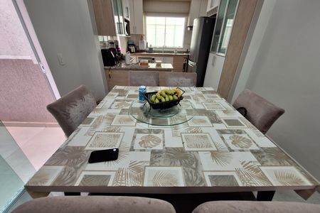 Casa à venda com 156m², 3 quartos e 2 vagas Casa à venda com 156m², 3 quartos e 2 vagasSala de Jantar