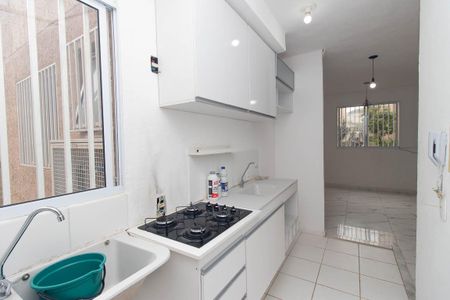 Cozinha e Área de Serviço de apartamento para alugar com 2 quartos, 38m² em Jardim Recanto Verde, São Paulo