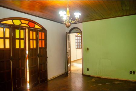 Casa à venda com 4 quartos, 178m² em Setor Campinas, Goiânia