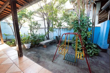 Casa para alugar com 80m², 2 quartos e sem vagaQuintal