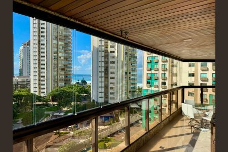Apartamento para alugar com 167m², 3 quartos e 2 vagasVaranda
