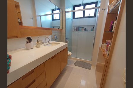 Apartamento para alugar com 167m², 3 quartos e 2 vagasBanheiro suíte 