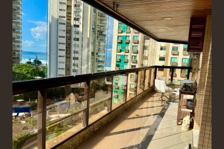 Apartamento para alugar com 167m², 3 quartos e 2 vagasVaranda