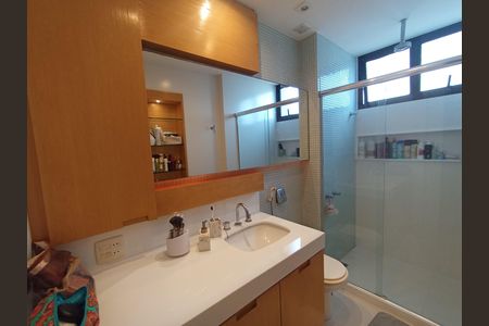 Apartamento para alugar com 167m², 3 quartos e 2 vagasBanheiro suíte 