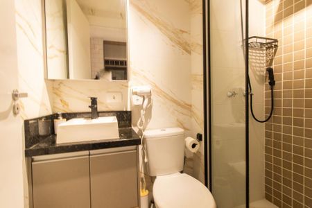 Banheiro Social de kitnet/studio para alugar com 1 quarto, 34m² em Novo Mundo, Curitiba