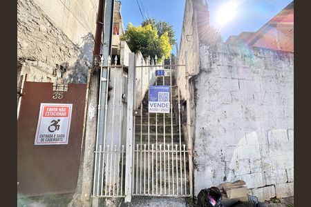 Casa à venda com 292m², 2 quartos e 3 vagas Casa à venda com 292m², 2 quartos e 3 vagasFachada