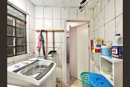 Casa à venda com 292m², 2 quartos e 3 vagas Casa à venda com 292m², 2 quartos e 3 vagasÁrea de Serviço