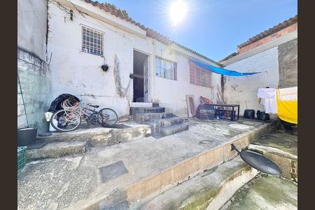 Casa à venda com 292m², 2 quartos e 3 vagas Casa à venda com 292m², 2 quartos e 3 vagasQuintal