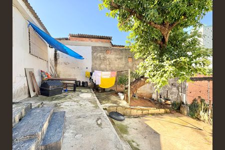 Casa à venda com 292m², 2 quartos e 3 vagas Casa à venda com 292m², 2 quartos e 3 vagasQuintal