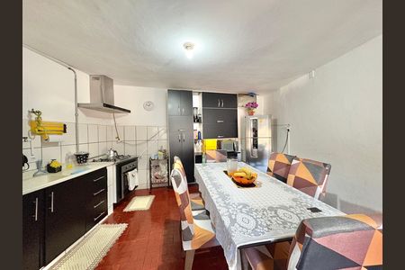 Casa à venda com 292m², 2 quartos e 3 vagas Casa à venda com 292m², 2 quartos e 3 vagasCozinha
