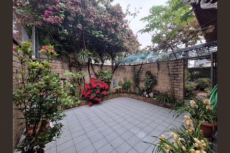 Quintal de casa à venda com 3 quartos, 280m² em Chora Menino, São Paulo