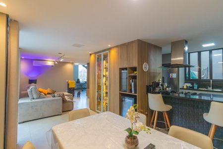 Sala de casa de condomínio à venda com 4 quartos, 168m² em Fátima, Canoas