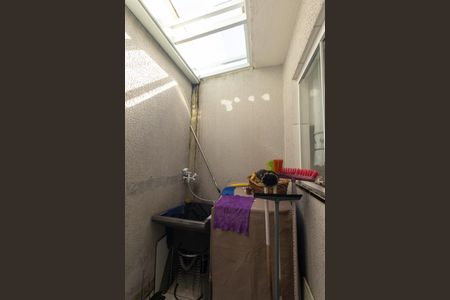 Casa à venda com 100m², 2 quartos e 2 vagas Casa à venda com 100m², 2 quartos e 2 vagasÁrea de Serviço