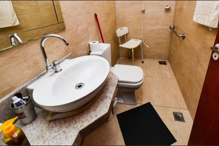 Banheiro Suíte de casa à venda com 3 quartos, 200m² em Sagrada Família, Belo Horizonte