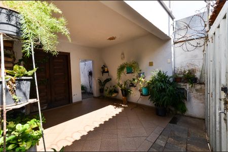 Garagem de casa à venda com 3 quartos, 200m² em Sagrada Família, Belo Horizonte