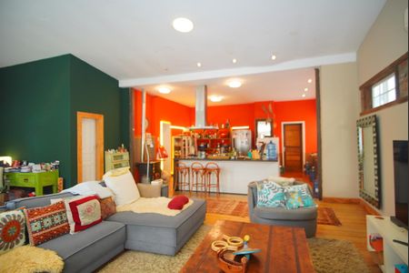 Sala 3 de casa de condomínio para alugar com 5 quartos, 328m² em Auxiliadora, Porto Alegre