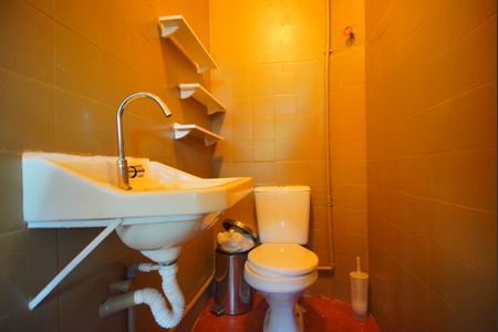 Casa de condomínio para alugar com 328m², 5 quartos e 2 vagasLavabo