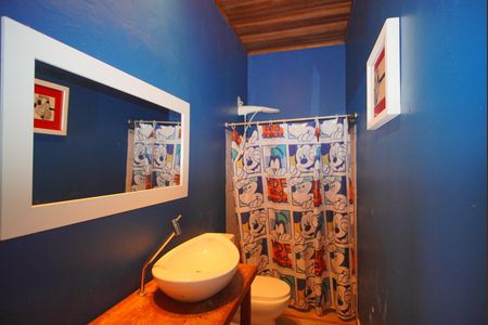 Casa de condomínio para alugar com 328m², 5 quartos e 2 vagasBanheiro Corredor