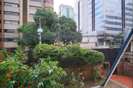 Casa de condomínio para alugar com 328m², 5 quartos e 2 vagasQuarto 1 - Vista
