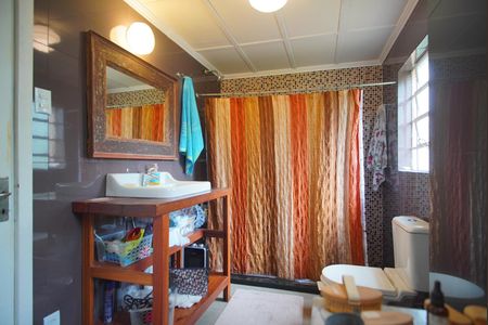 Casa de condomínio para alugar com 328m², 5 quartos e 2 vagasBanheiro da Suíte Americana