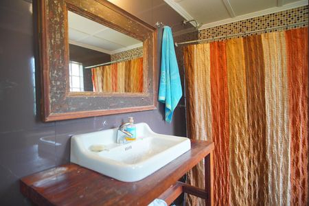 Casa de condomínio para alugar com 328m², 5 quartos e 2 vagasBanheiro da Suíte Americana