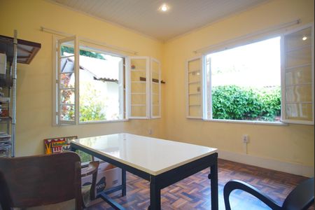 Casa de condomínio para alugar com 328m², 5 quartos e 2 vagasQuarto 1