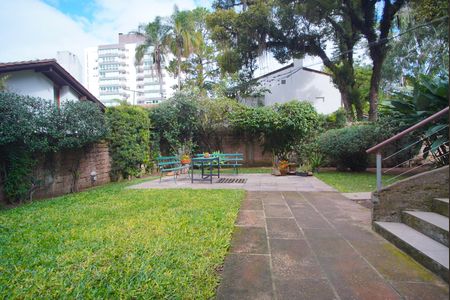 Casa de condomínio para alugar com 328m², 5 quartos e 2 vagasQuintal