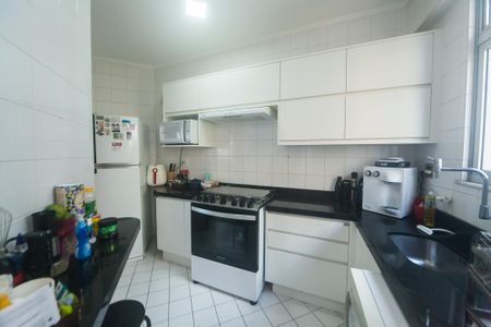 Cozinha de apartamento à venda com 4 quartos, 100m² em Estoril, Belo Horizonte