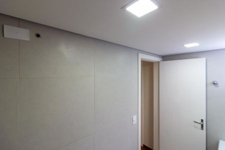 Banheiro de apartamento à venda com 2 quartos, 65m² em Alto de Pinheiros, São Paulo