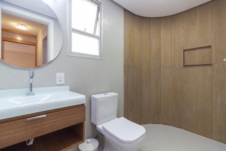 Banheiro de apartamento à venda com 2 quartos, 65m² em Alto de Pinheiros, São Paulo