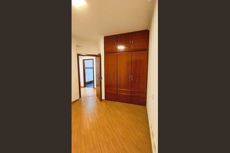 Apartamento para alugar com 232m², 4 quartos e 3 vagas