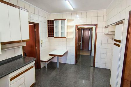 Apartamento para alugar com 232m², 4 quartos e 3 vagas