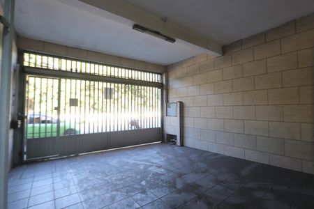 Garagem de casa à venda com 2 quartos, 135m² em Jardim Dona Sinha, São Paulo