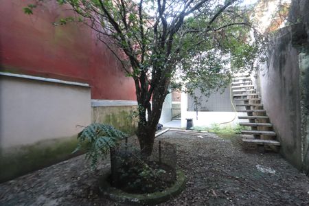 Quintal de casa à venda com 2 quartos, 135m² em Jardim Dona Sinha, São Paulo