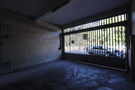 Garagem de casa à venda com 2 quartos, 135m² em Jardim Dona Sinha, São Paulo