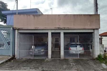 Casa para alugar com 175m², 2 quartos e 2 vagas Casa para alugar com 175m², 2 quartos e 2 vagasFachada