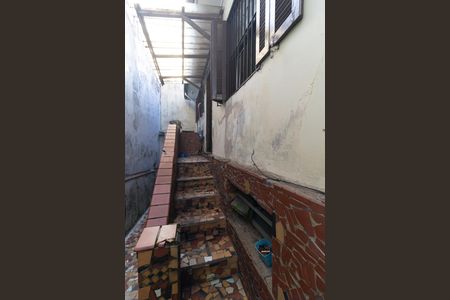 Casa para alugar com 175m², 2 quartos e 2 vagas Casa para alugar com 175m², 2 quartos e 2 vagasEscada