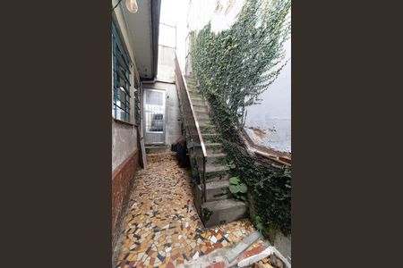 Casa para alugar com 175m², 2 quartos e 2 vagas Casa para alugar com 175m², 2 quartos e 2 vagasEscada