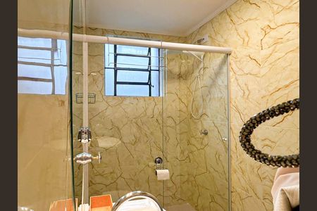 Banheiro de apartamento para alugar com 1 quarto, 60m² em São João, Porto Alegre