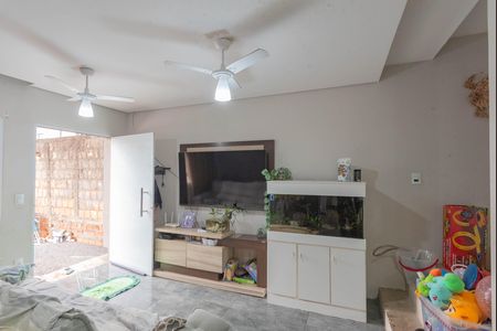 Casa à venda com 120m², 2 quartos e 3 vagas Casa à venda com 120m², 2 quartos e 3 vagasSala