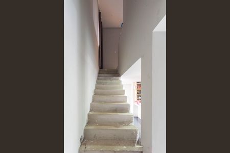 Casa à venda com 120m², 2 quartos e 3 vagas Casa à venda com 120m², 2 quartos e 3 vagasEscada da Sala