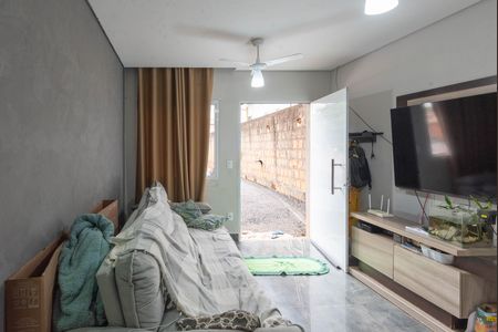 Casa à venda com 120m², 2 quartos e 3 vagas Casa à venda com 120m², 2 quartos e 3 vagasSala